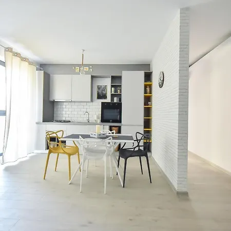 Ibo Sirius Mamaia Nord Apartments *